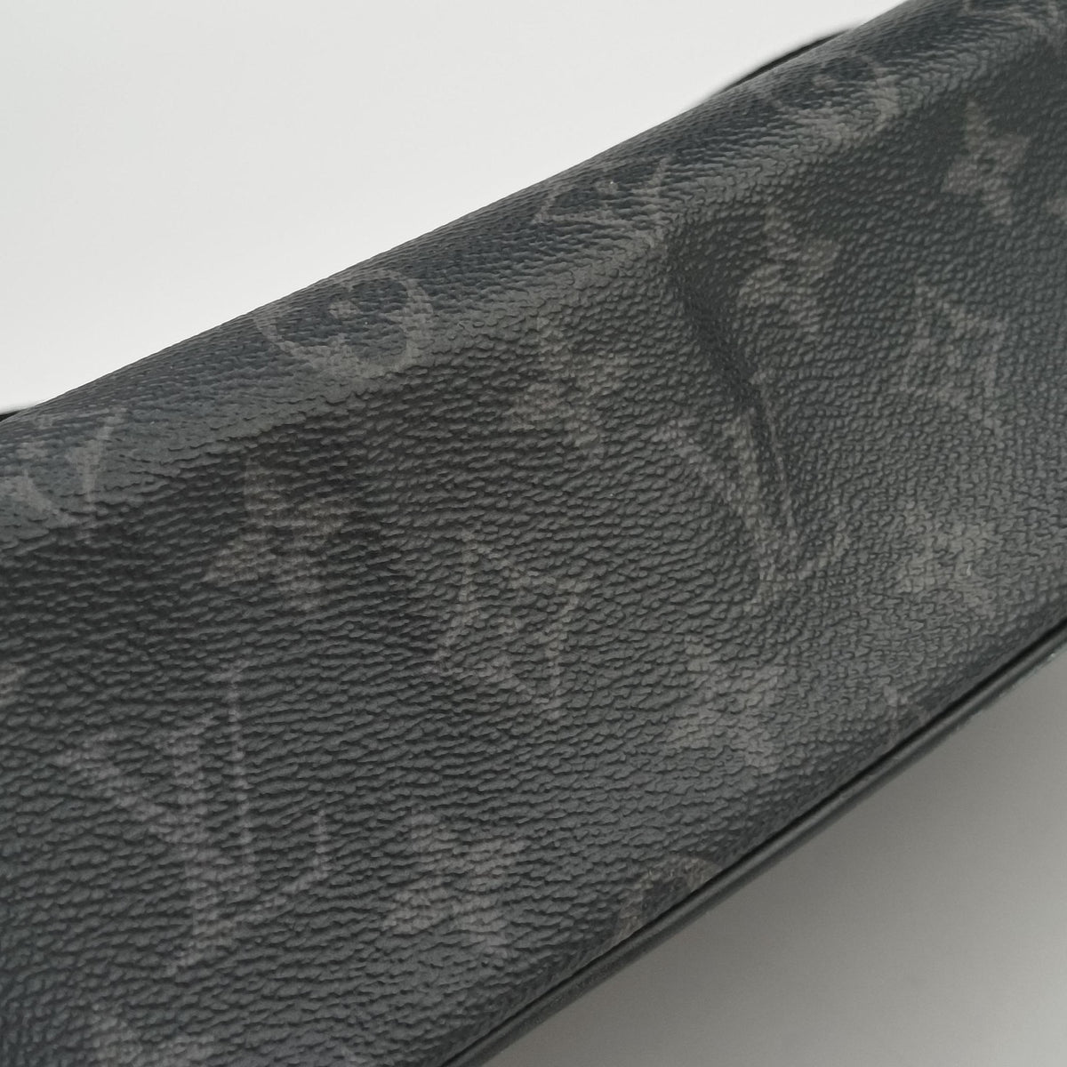 Pre-owned Louis Vuitton District MM Noir Monogram Eclipse M44001 crossbodybag | stylenewstar