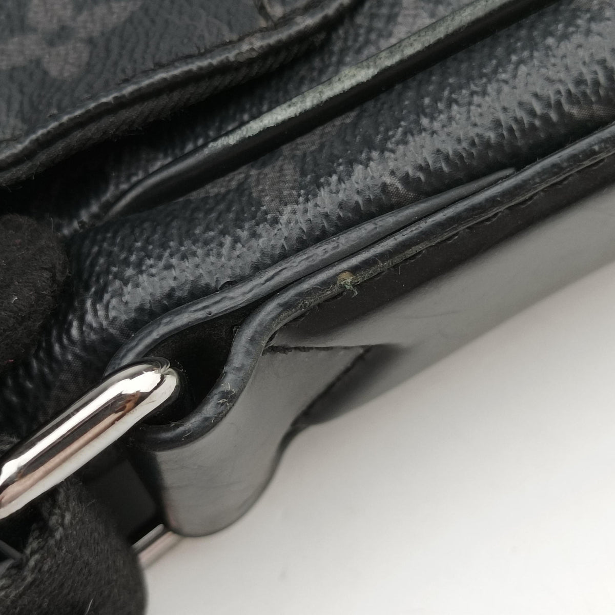 Pre-owned Louis Vuitton District MM Noir Monogram Eclipse M44001 crossbodybag | stylenewstar