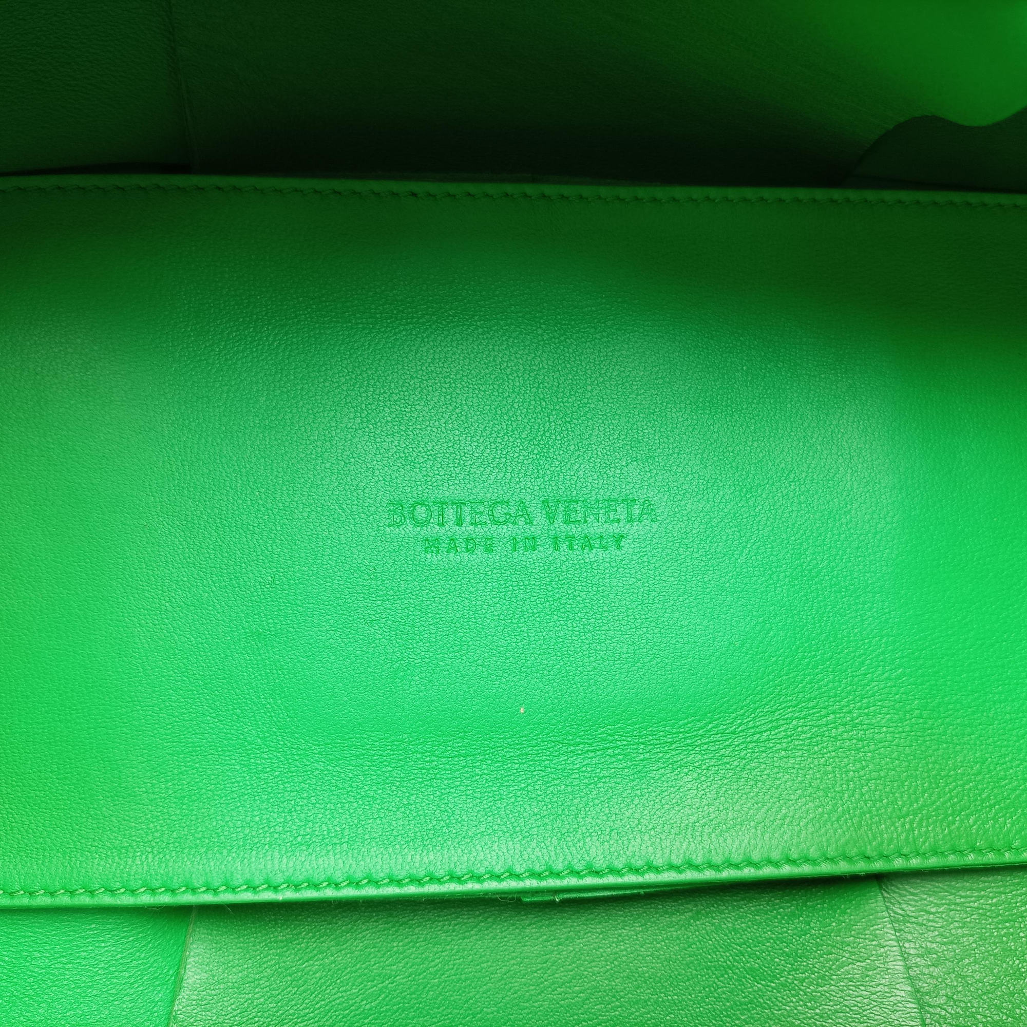 Vintage Bottega Veneta THE ARCO Tote Medium Green lambskin  handbag | stylenewstar