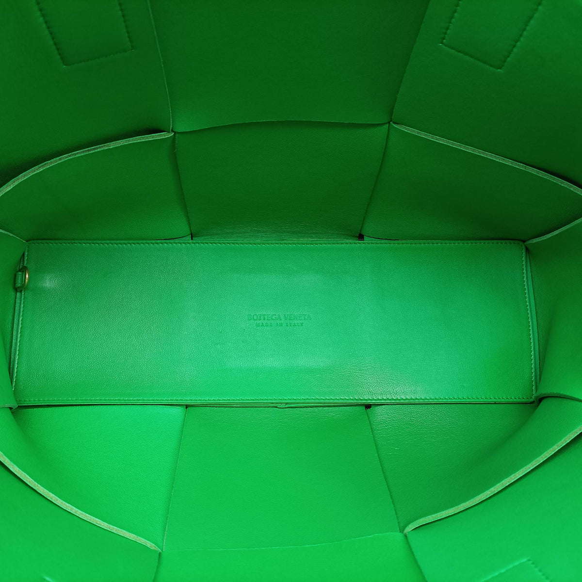Vintage Bottega Veneta THE ARCO Tote Medium Green lambskin  handbag | stylenewstar