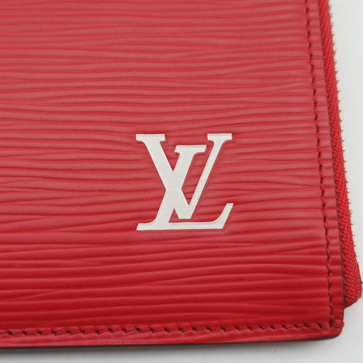 Pre-owned Louis Vuitton Pochette Jour GM Supreme Collaboration ROUGE×white epi M67722 clutchbag | stylenewstar