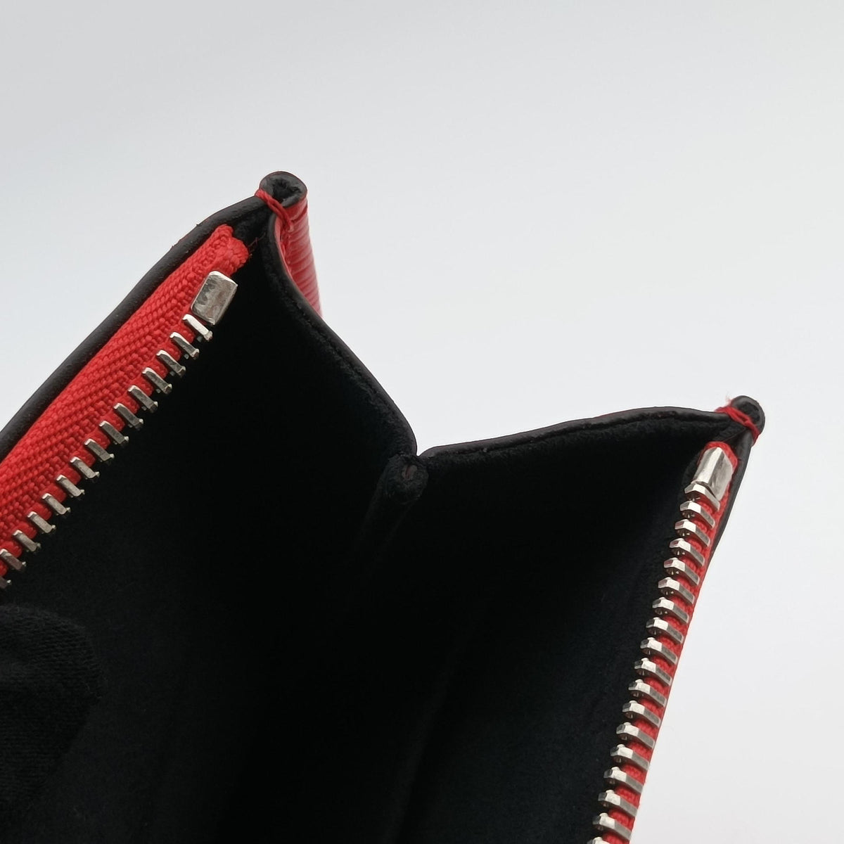 Pre-owned Louis Vuitton Pochette Jour GM Supreme Collaboration ROUGE×white epi M67722 clutchbag | stylenewstar