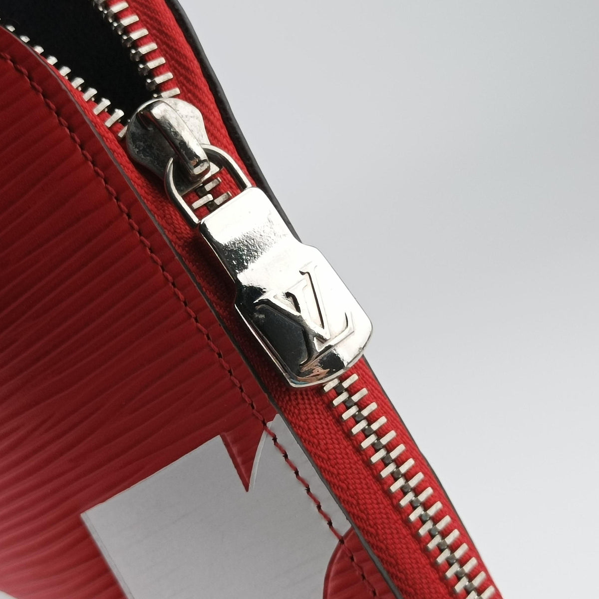 Pre-owned Louis Vuitton Pochette Jour GM Supreme Collaboration ROUGE×white epi M67722 clutchbag | stylenewstar