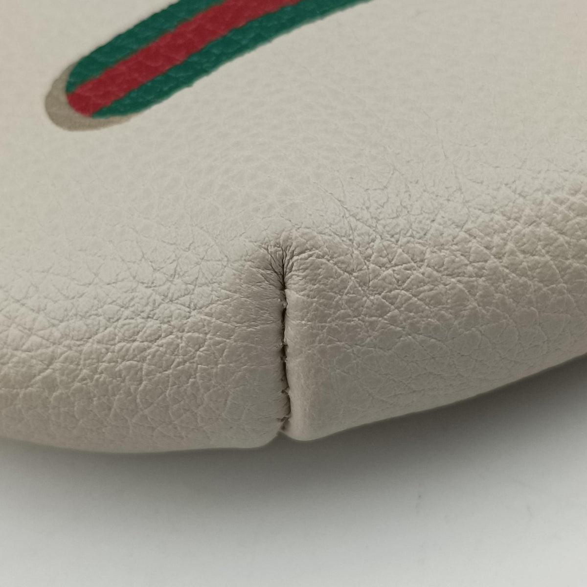 Pre-owned Gucci Print White Leather 527792 bum bag/waist bag | stylenewstar