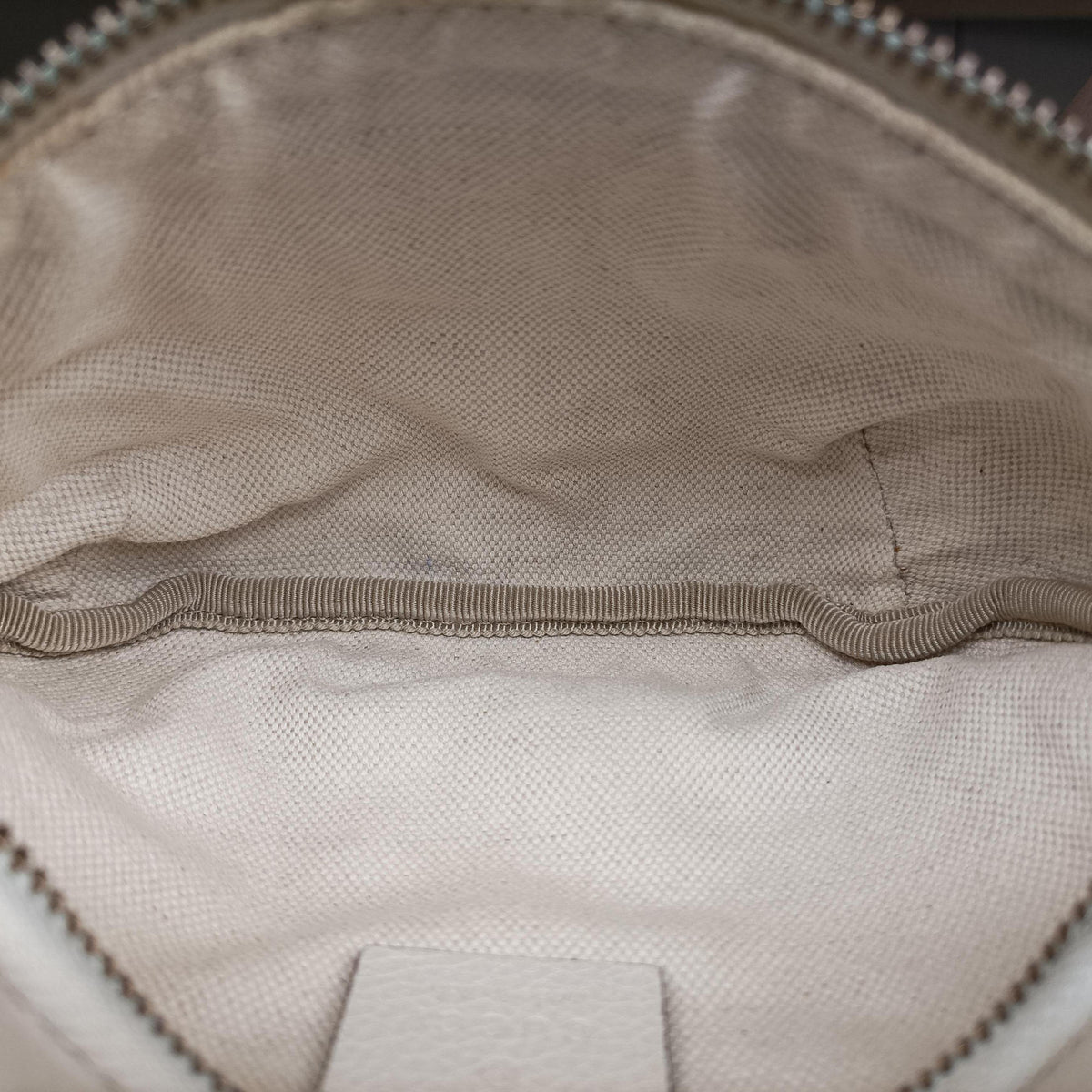 Pre-owned Gucci Print White Leather 527792 bum bag/waist bag | stylenewstar