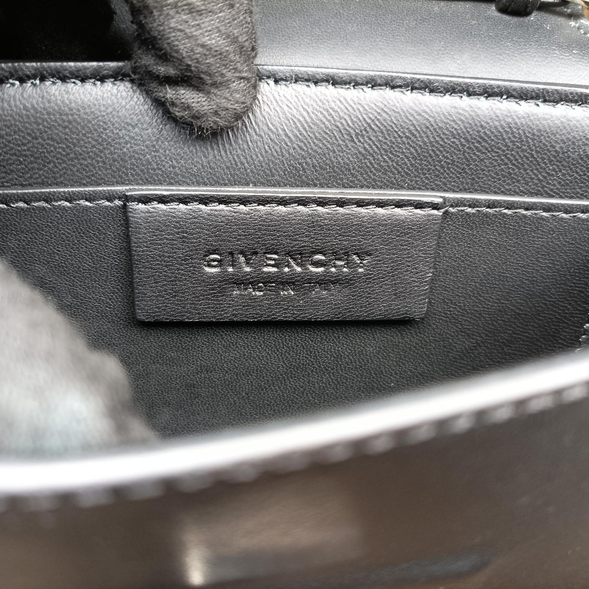 Vintage Givenchy Bow cut Star Black x White Leather  shoulderbag | stylenewstar