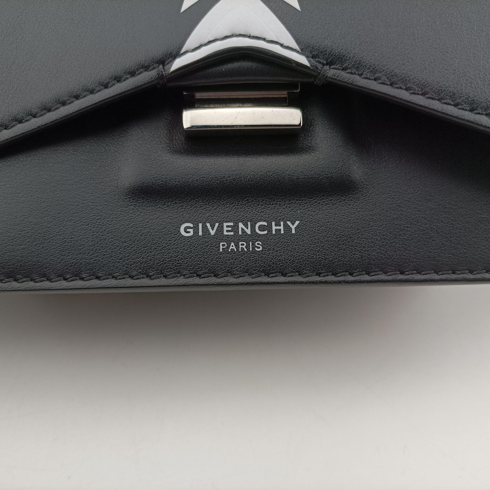 Vintage Givenchy Bow cut Star Black x White Leather  shoulderbag | stylenewstar