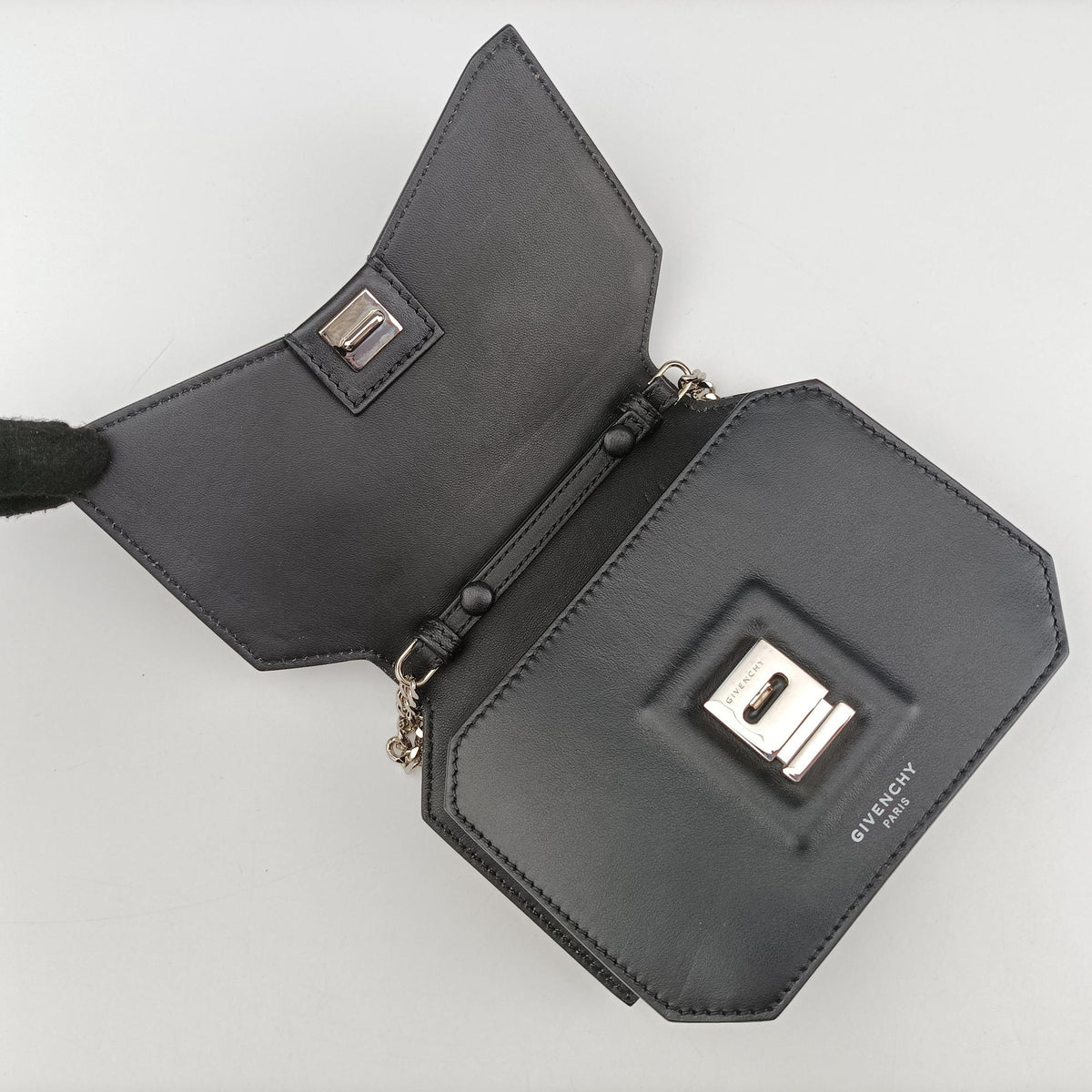 Vintage Givenchy Bow cut Star Black x White Leather  shoulderbag | stylenewstar