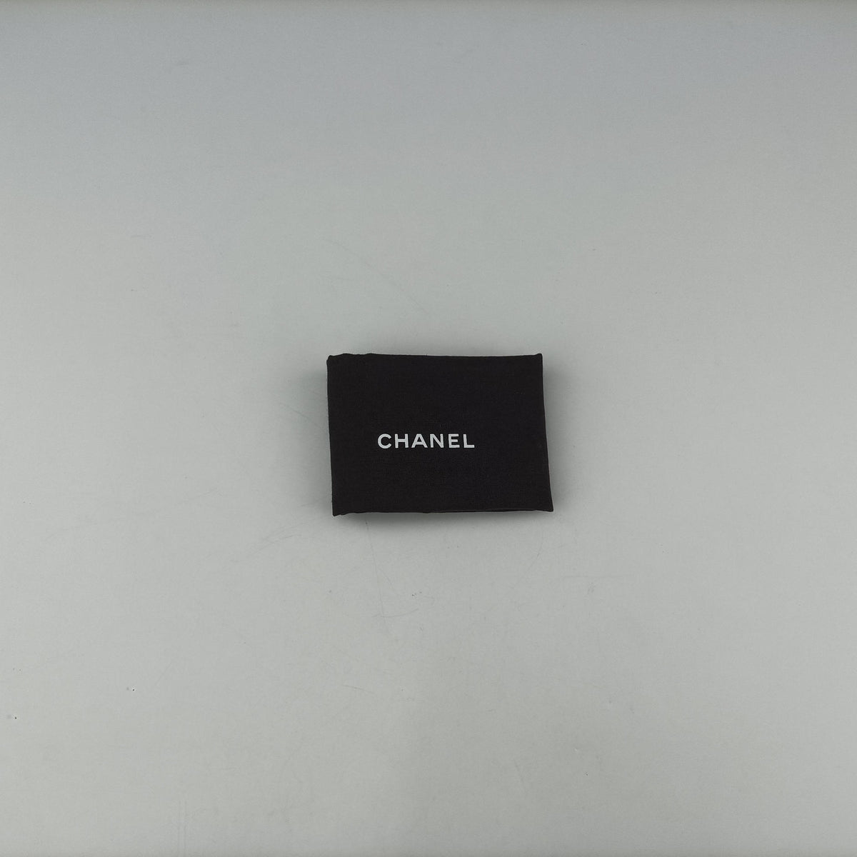 Pre-owned Chanel Make up box White Leather AP2425 shoulderbag | stylenewstar