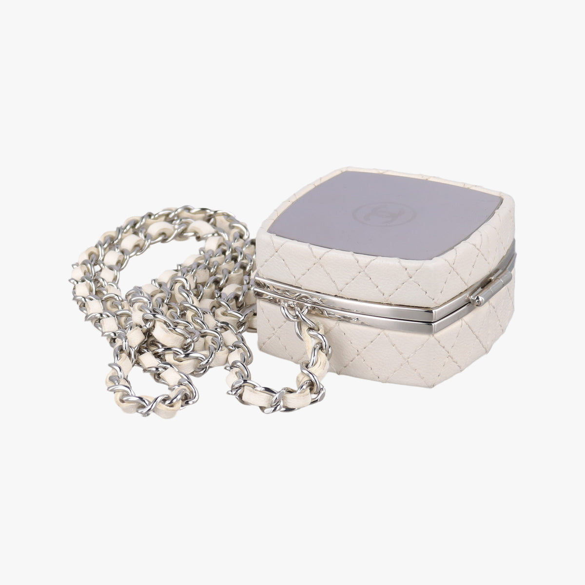 Pre-owned Chanel Make up box White Leather AP2425 shoulderbag | stylenewstar