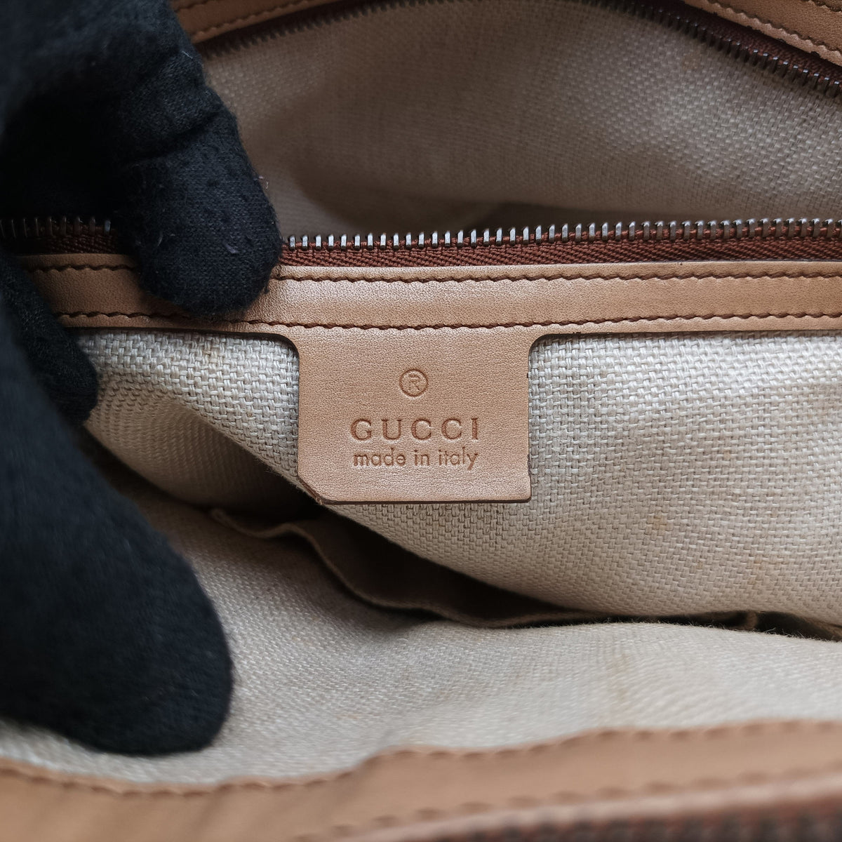 Secondhand Gucci Duilio Brogue Camel Leather 296901 shoulderbag | stylenewstar