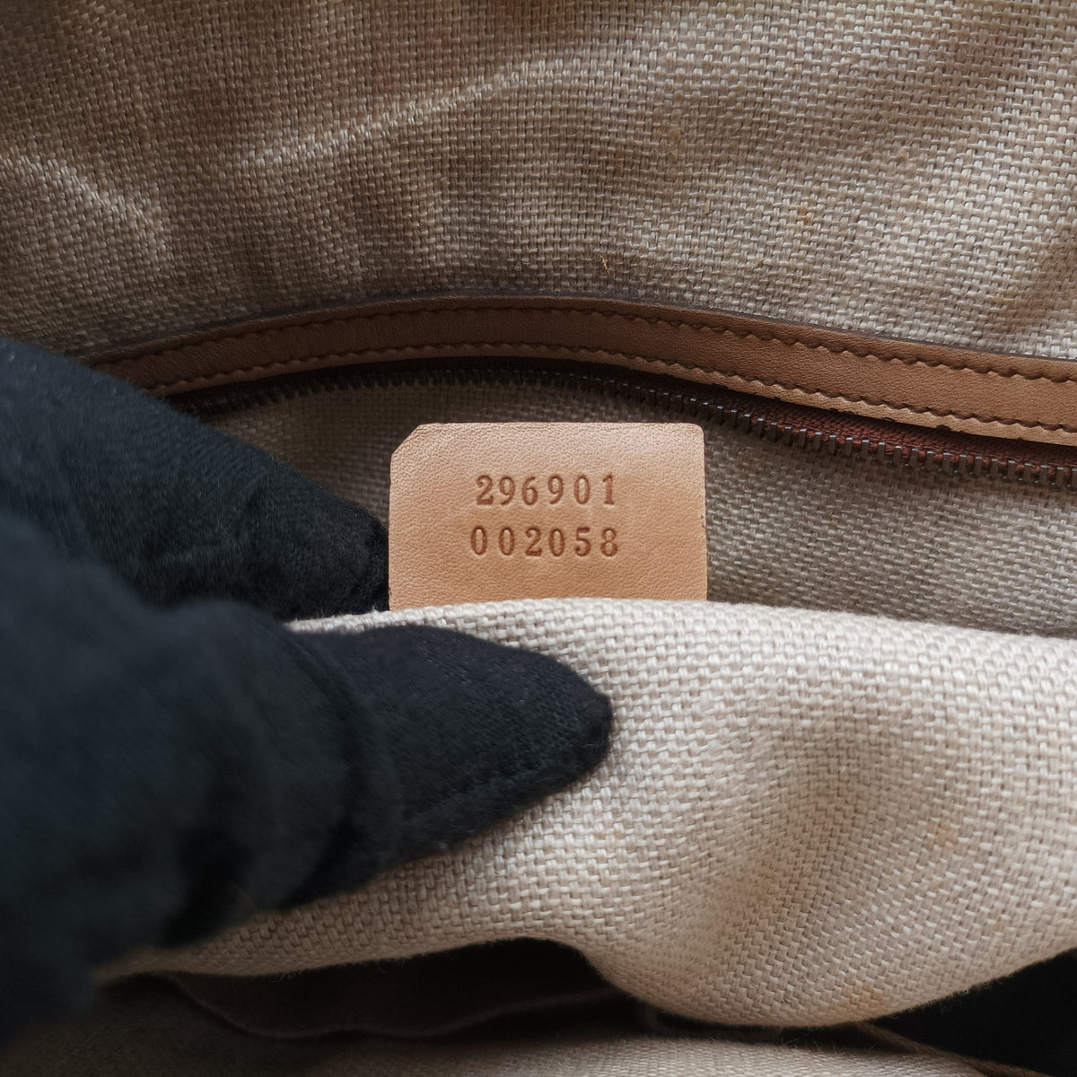 Secondhand Gucci Duilio Brogue Camel Leather 296901 shoulderbag | stylenewstar
