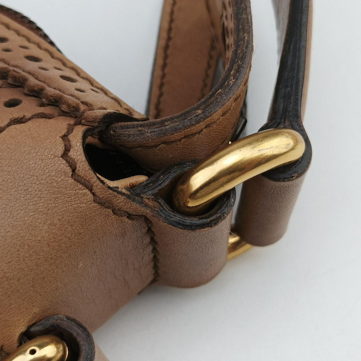 Secondhand Gucci Duilio Brogue Camel Leather 296901 shoulderbag | stylenewstar