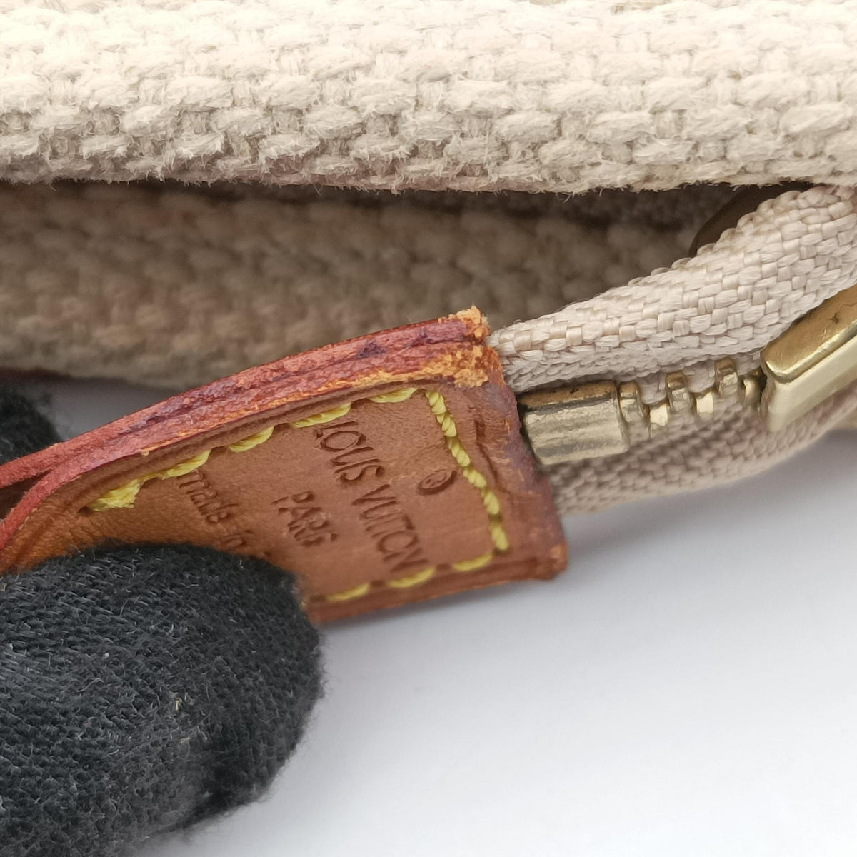 Secondhand Louis Vuitton Kaba MM Antigua Beige x Red Canvas M40035 handbag | stylenewstar