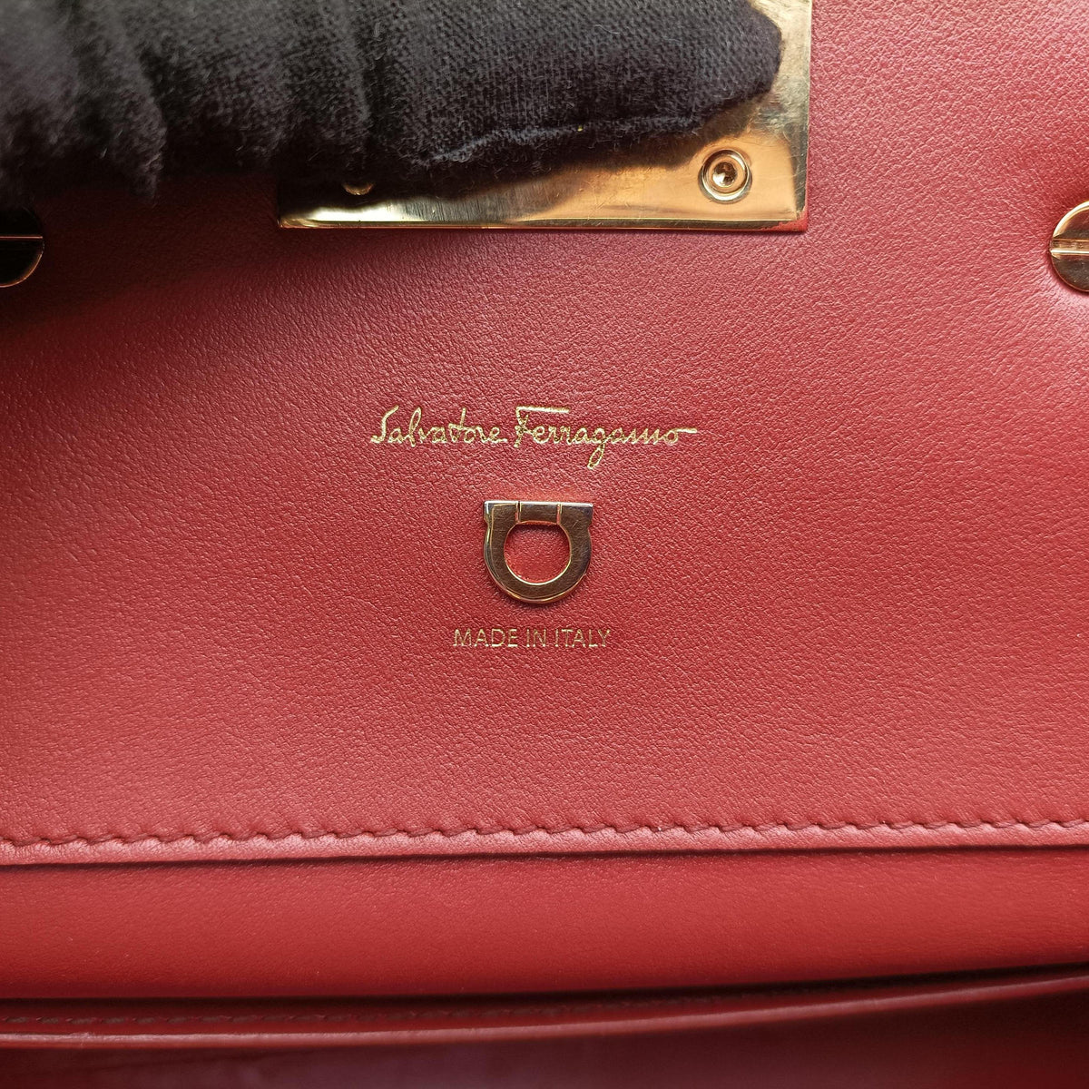 Vintage Ferragamo Studio Red Leather 21H159 shoulderbag | stylenewstar