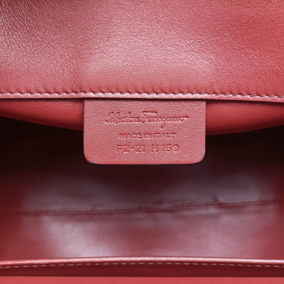 Vintage Ferragamo Studio Red Leather 21H159 shoulderbag | stylenewstar