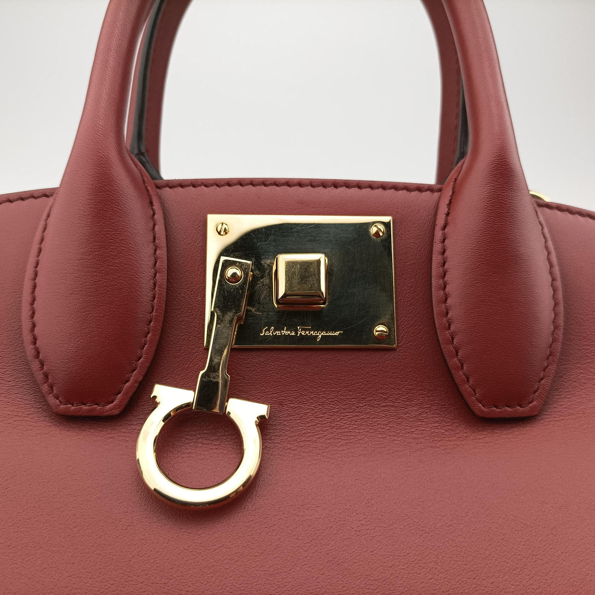 Vintage Ferragamo Studio Red Leather 21H159 shoulderbag | stylenewstar