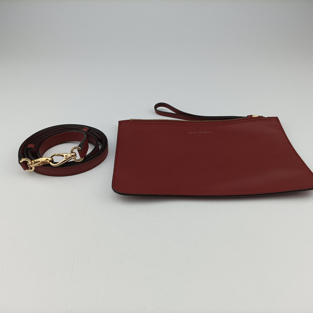 Vintage Ferragamo Studio Red Leather 21H159 shoulderbag | stylenewstar