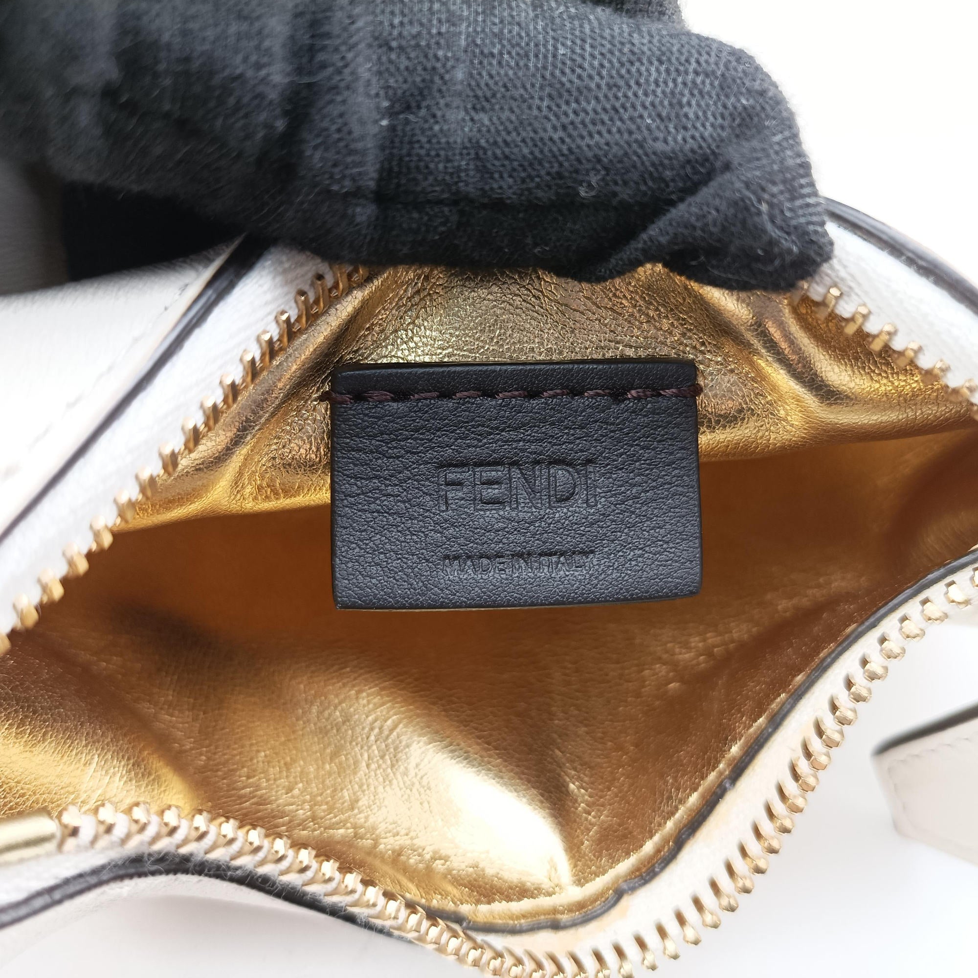 Pre-owned Fendi Nano Fendigraphy White Leather 7AS089 clutchbag | stylenewstar