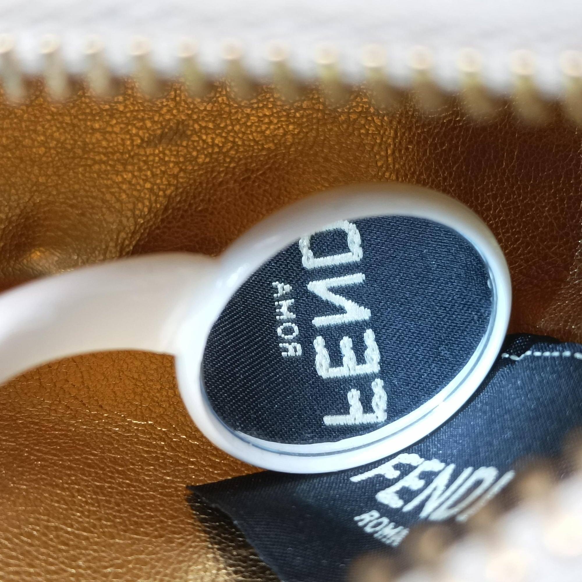 Pre-owned Fendi Nano Fendigraphy White Leather 7AS089 clutchbag | stylenewstar