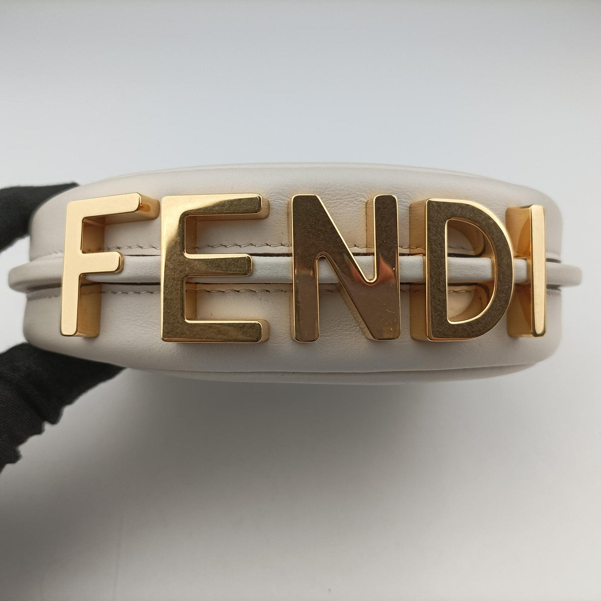 Pre-owned Fendi Nano Fendigraphy White Leather 7AS089 clutchbag | stylenewstar