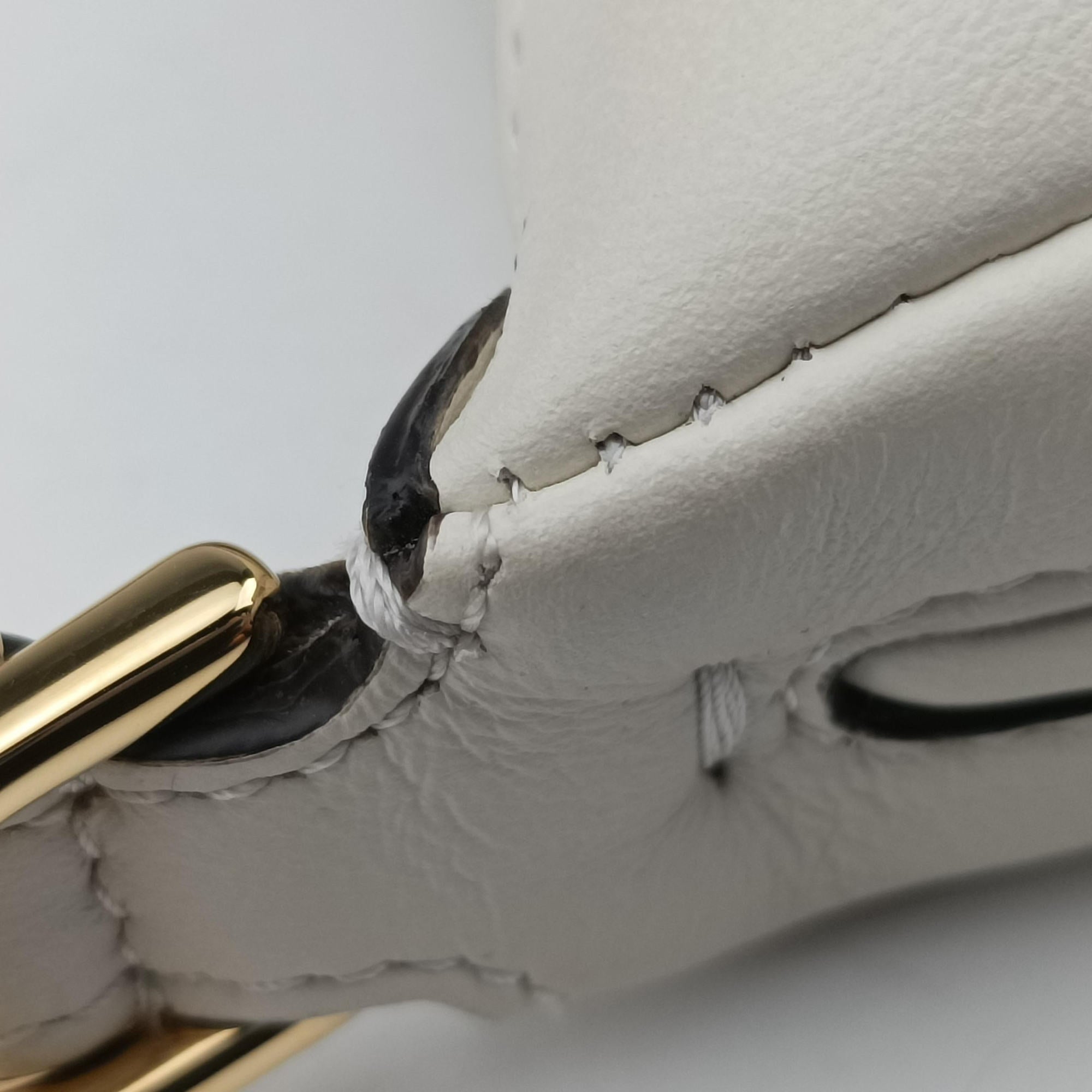 Pre-owned Fendi Nano Fendigraphy White Leather 7AS089 clutchbag | stylenewstar