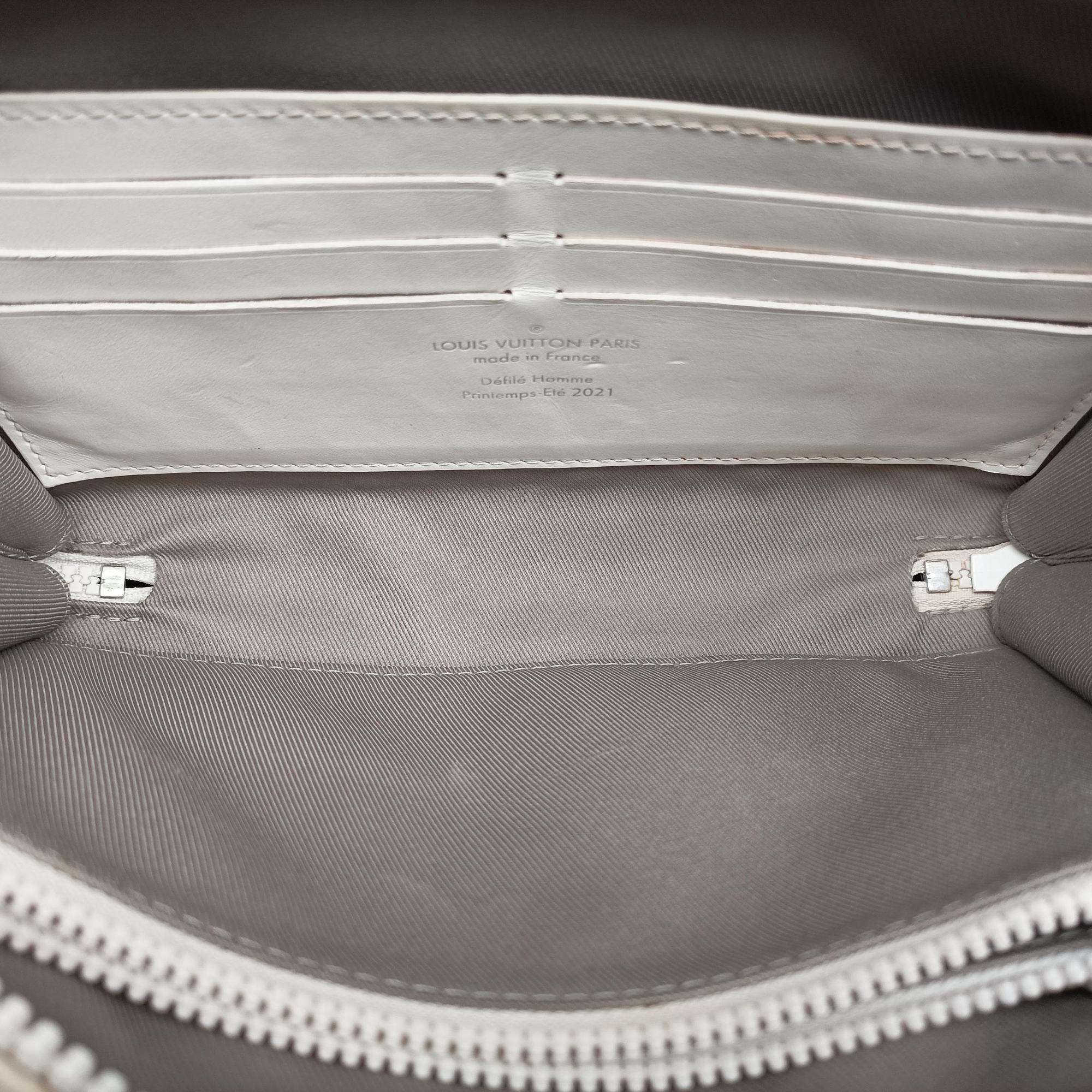Pre-owned Louis Vuitton Soft Trunk LV Friends White x Multicolor Monogram Taurillon M80146 shoulderbag | stylenewstar