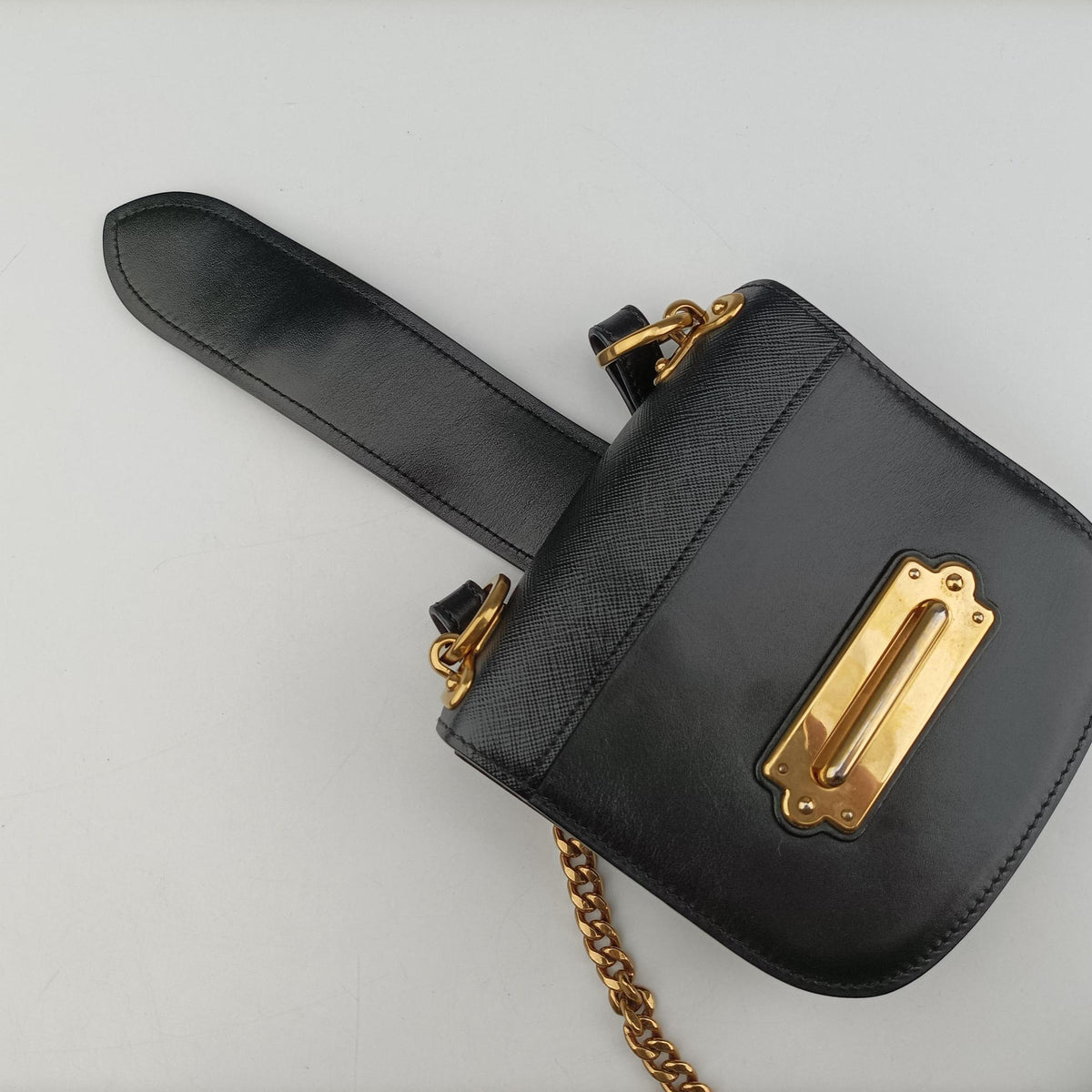 Vintage Prada Pionniere Black leather 1BH056 shoulderbag | stylenewstar