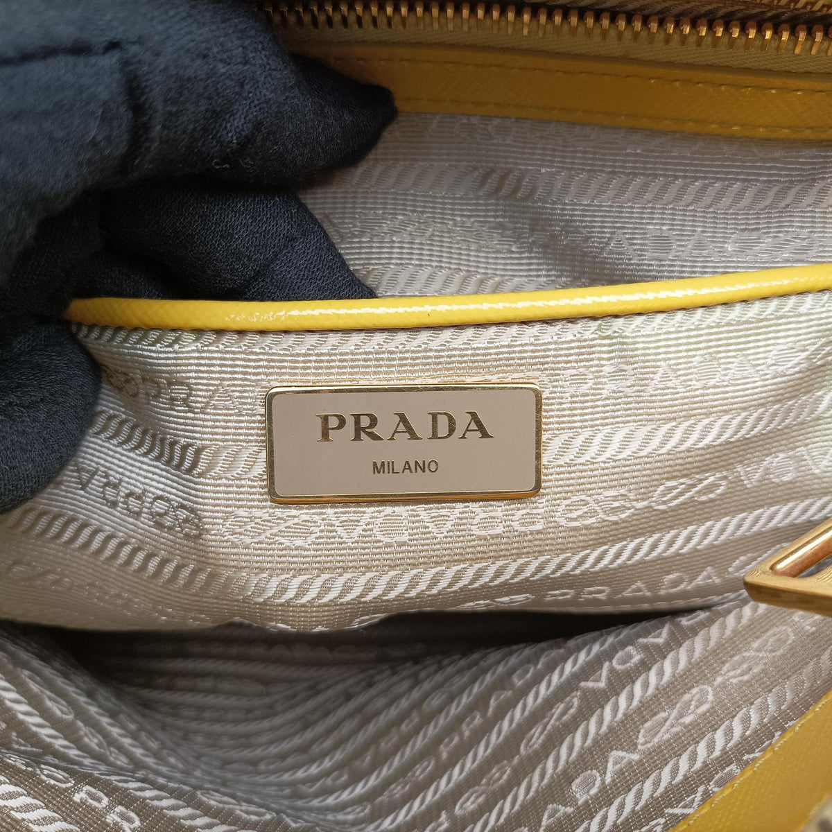 Pre-owned Prada Galleria Yellow Patent BN1874 shoulderbag | stylenewstar