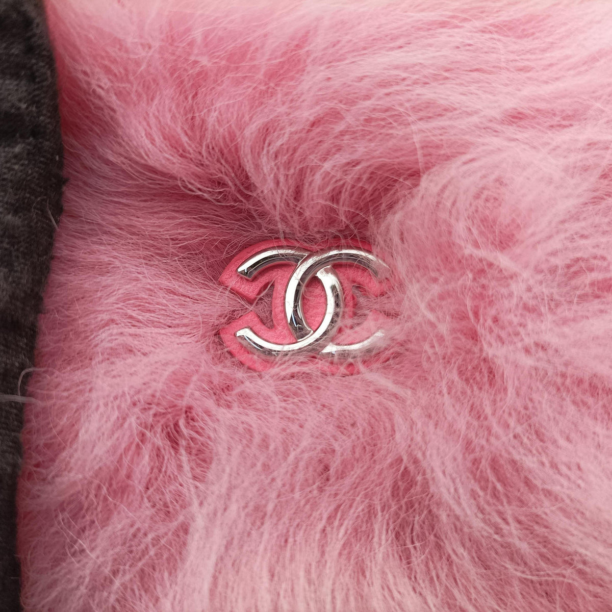 Vintage Chanel CC Hook Card Holder Pink Shearling AP2397 handbag | stylenewstar