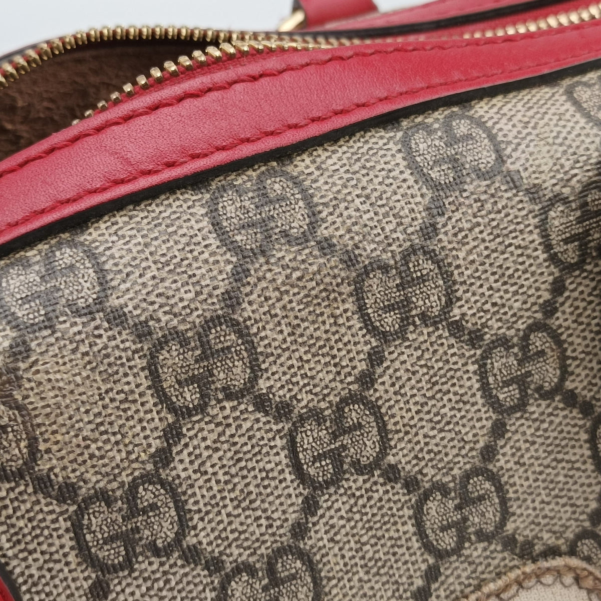 Vintage Gucci GG SUPREME Heart Embroidered Beige x Multicolour PVC coated canvas×Leather 409529 shoulderbag | stylenewstar