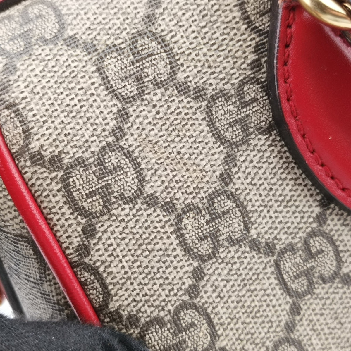 Vintage Gucci GG SUPREME Heart Embroidered Beige x Multicolour PVC coated canvas×Leather 409529 shoulderbag | stylenewstar