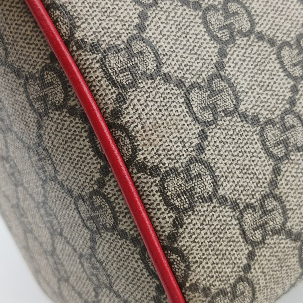 Vintage Gucci GG SUPREME Heart Embroidered Beige x Multicolour PVC coated canvas×Leather 409529 shoulderbag | stylenewstar