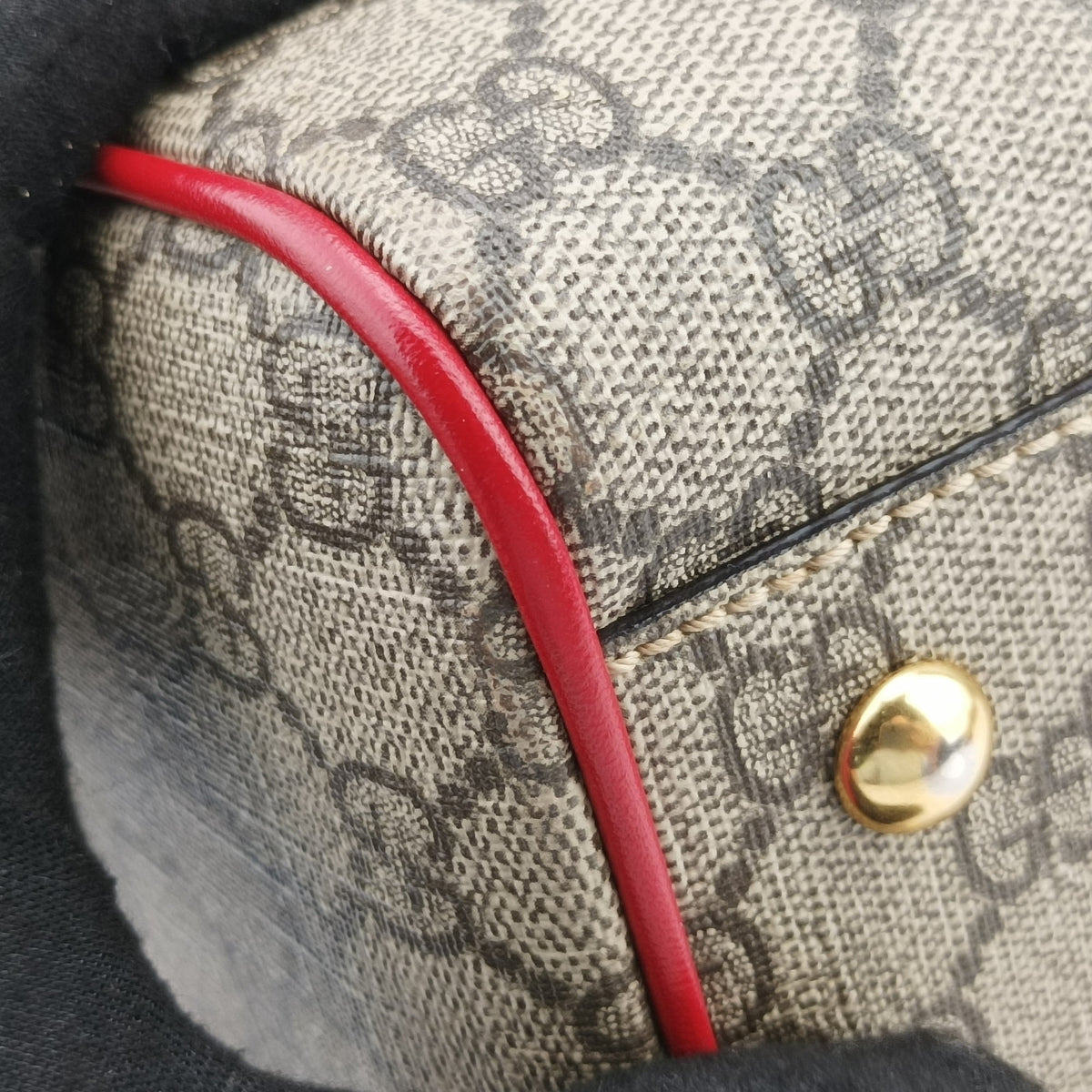 Vintage Gucci GG SUPREME Heart Embroidered Beige x Multicolour PVC coated canvas×Leather 409529 shoulderbag | stylenewstar