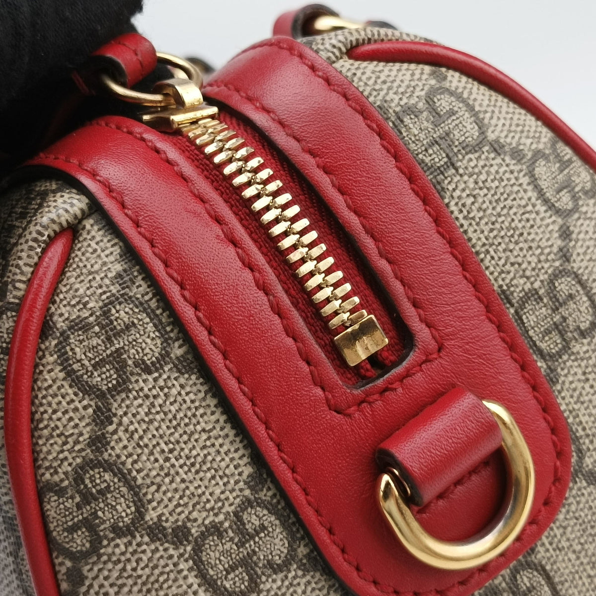 Vintage Gucci GG SUPREME Heart Embroidered Beige x Multicolour PVC coated canvas×Leather 409529 shoulderbag | stylenewstar