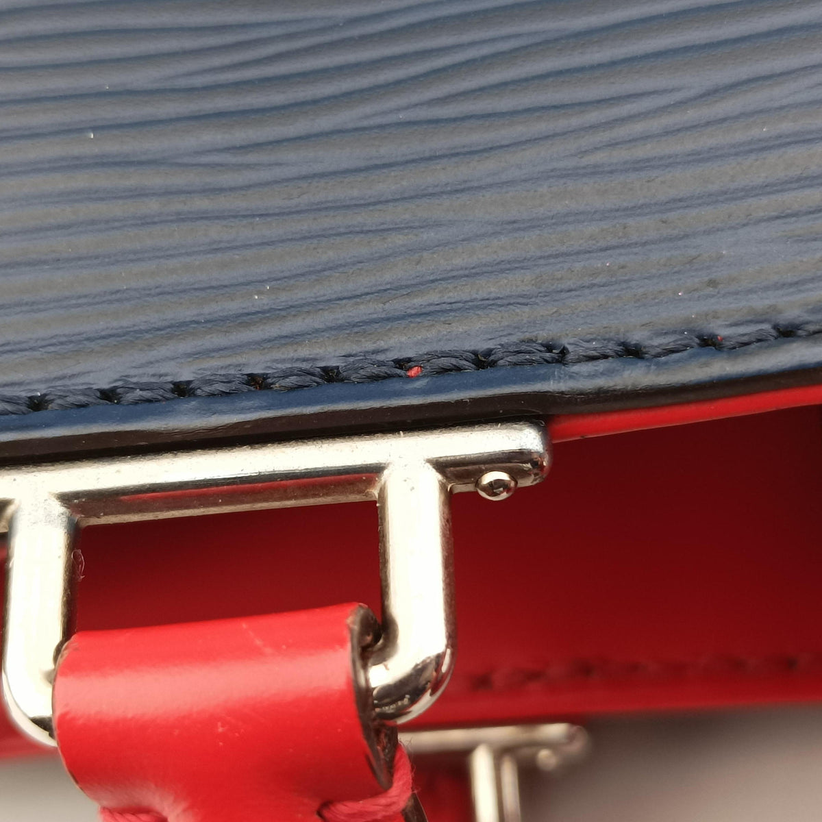 Pre-owned Louis Vuitton Clevertal PM Indigo x Coquelicot Epi M53512 shoulderbag | stylenewstar