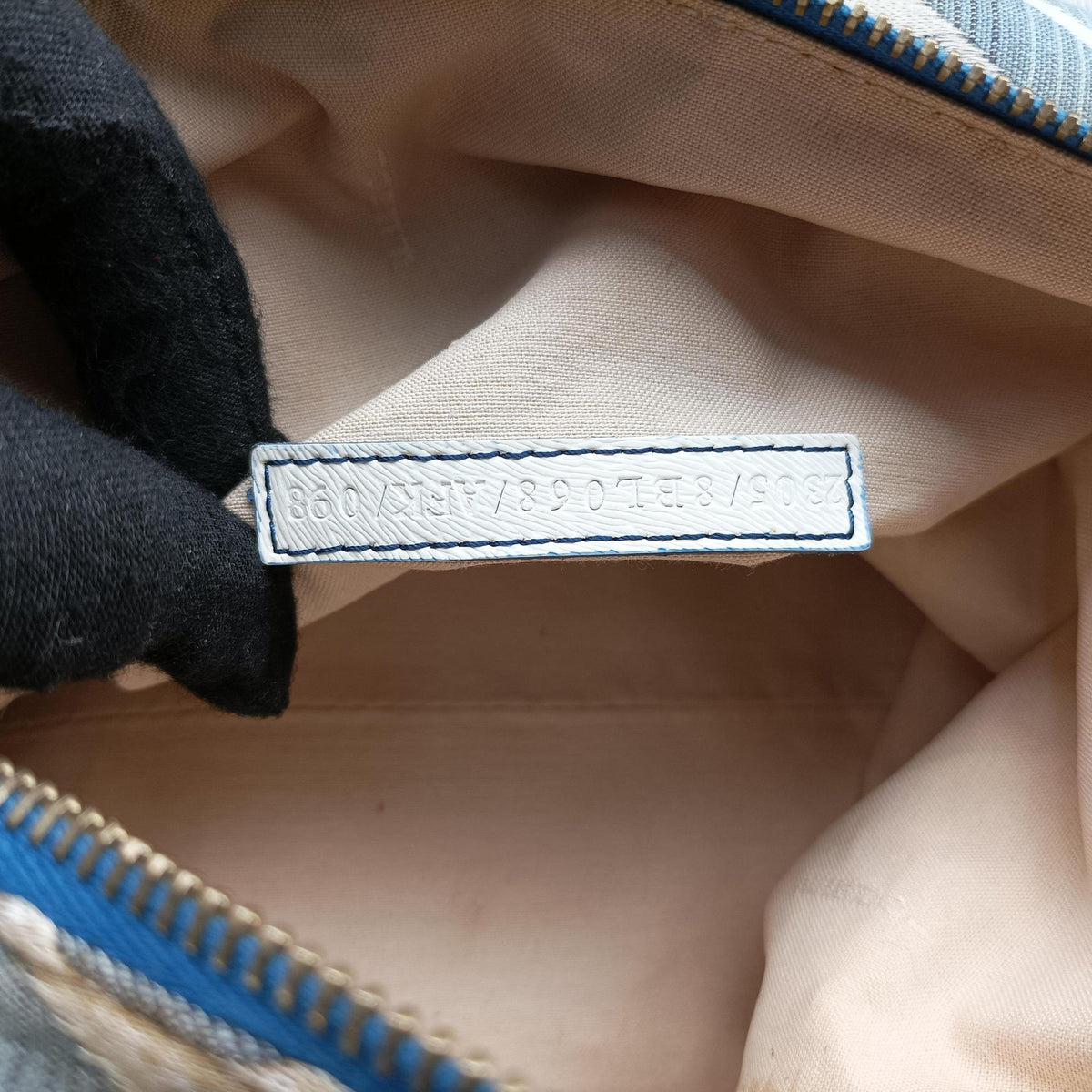 Pre-owned Fendi Forever Gradient Print White×Blue Canvas × Leather 8BL068 handbag | stylenewstar