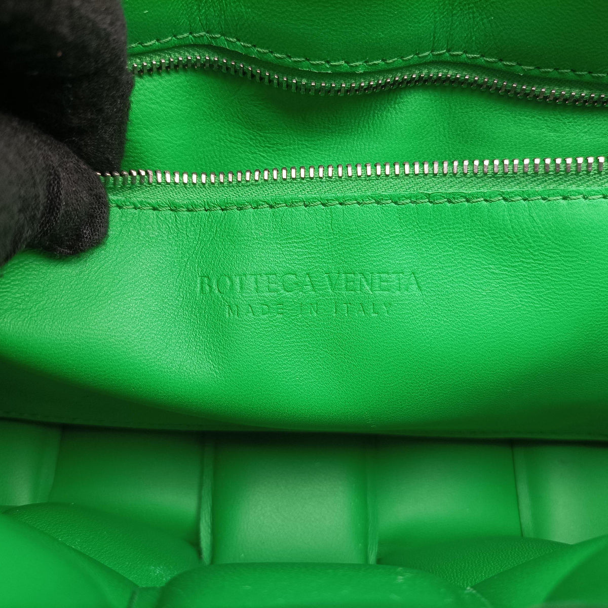 Pre-owned Bottega Veneta Padded Cassette Green lambskin  shoulderbag | stylenewstar