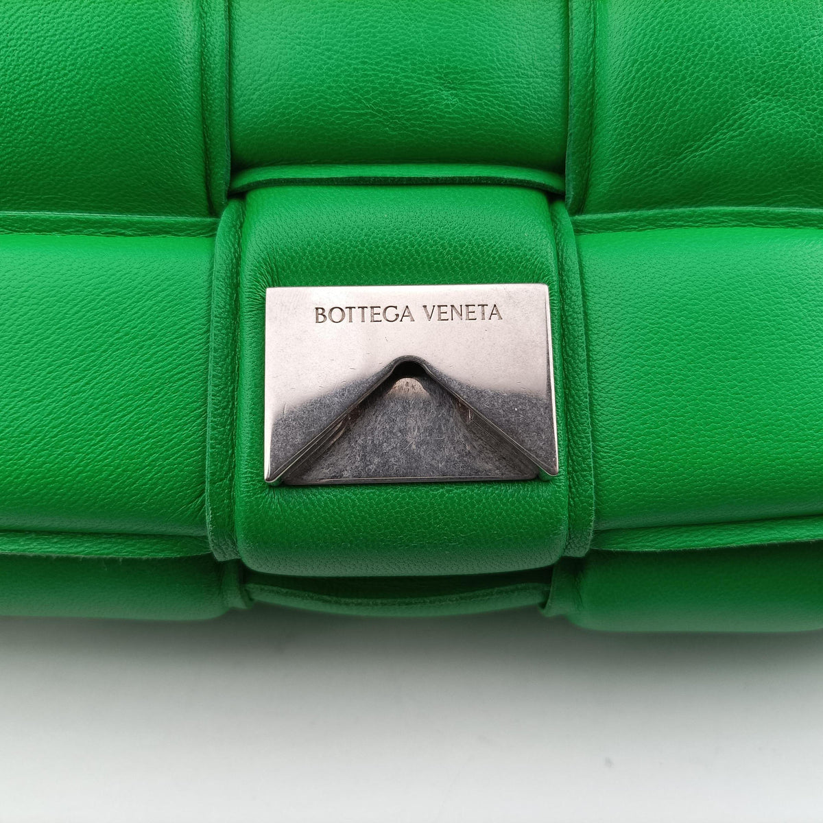 Pre-owned Bottega Veneta Padded Cassette Green lambskin  shoulderbag | stylenewstar