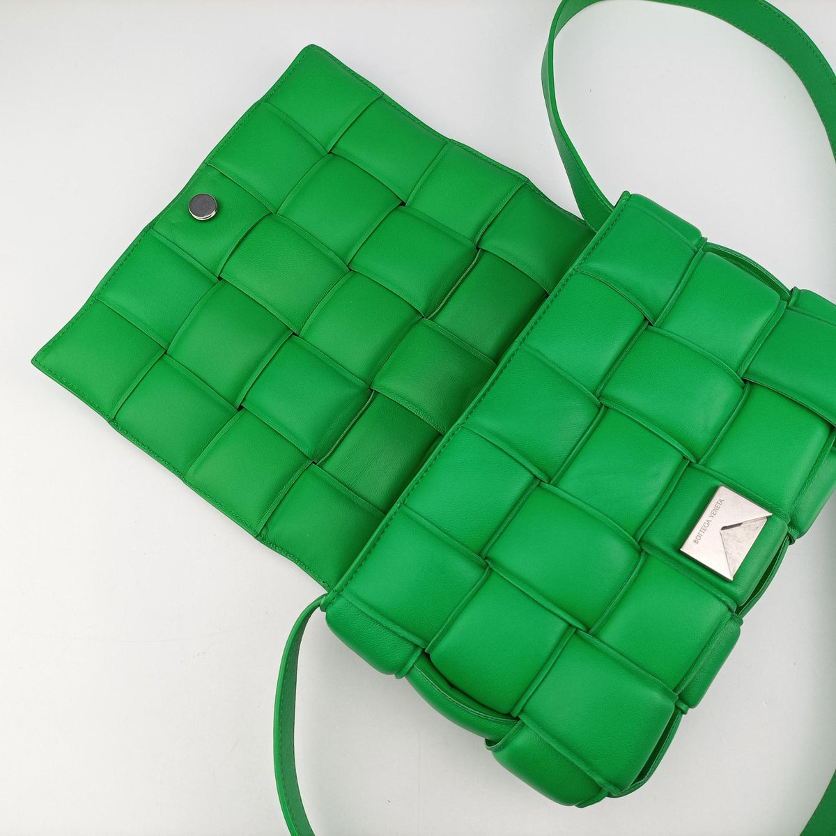 Pre-owned Bottega Veneta Padded Cassette Green lambskin  shoulderbag | stylenewstar
