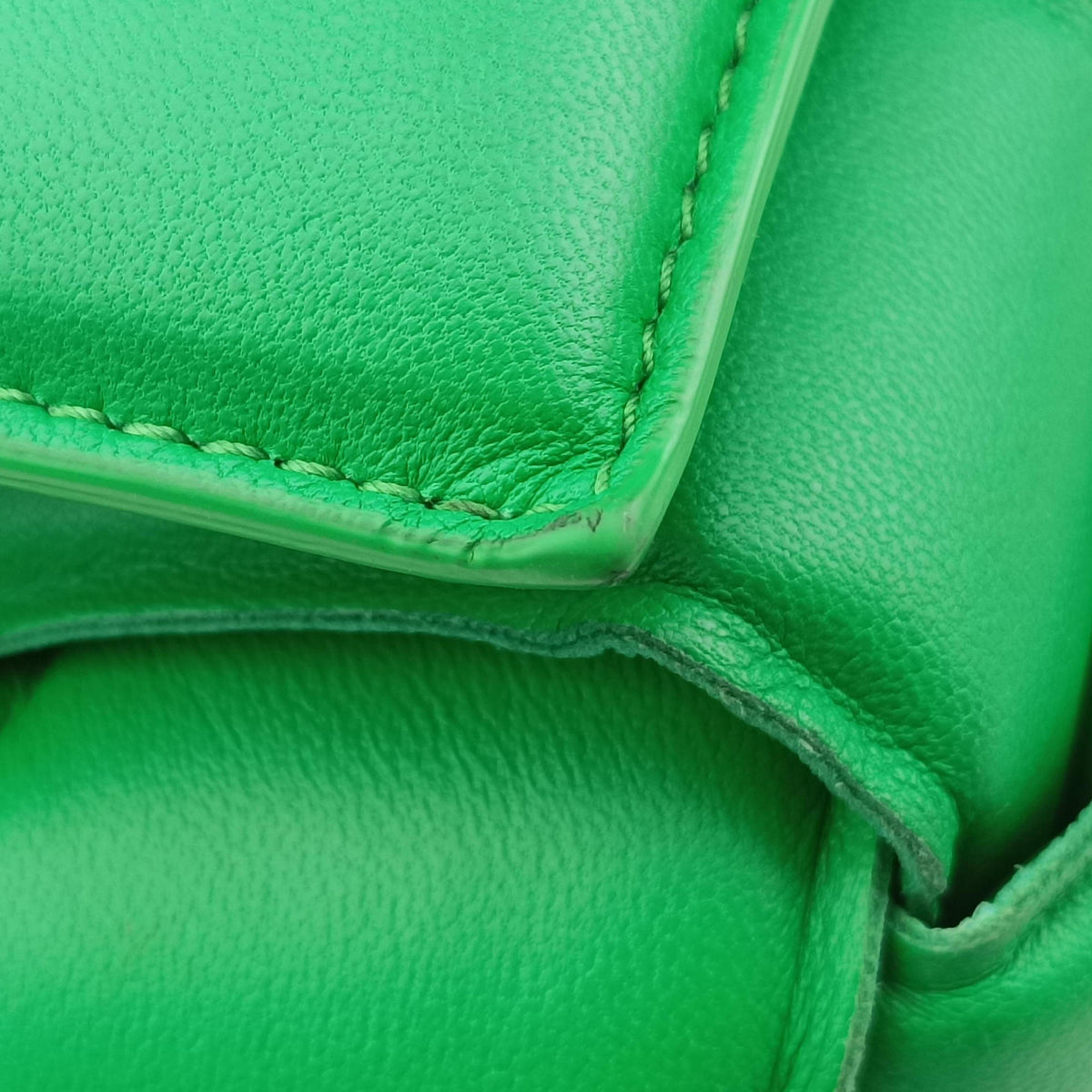 Pre-owned Bottega Veneta Padded Cassette Green lambskin  shoulderbag | stylenewstar