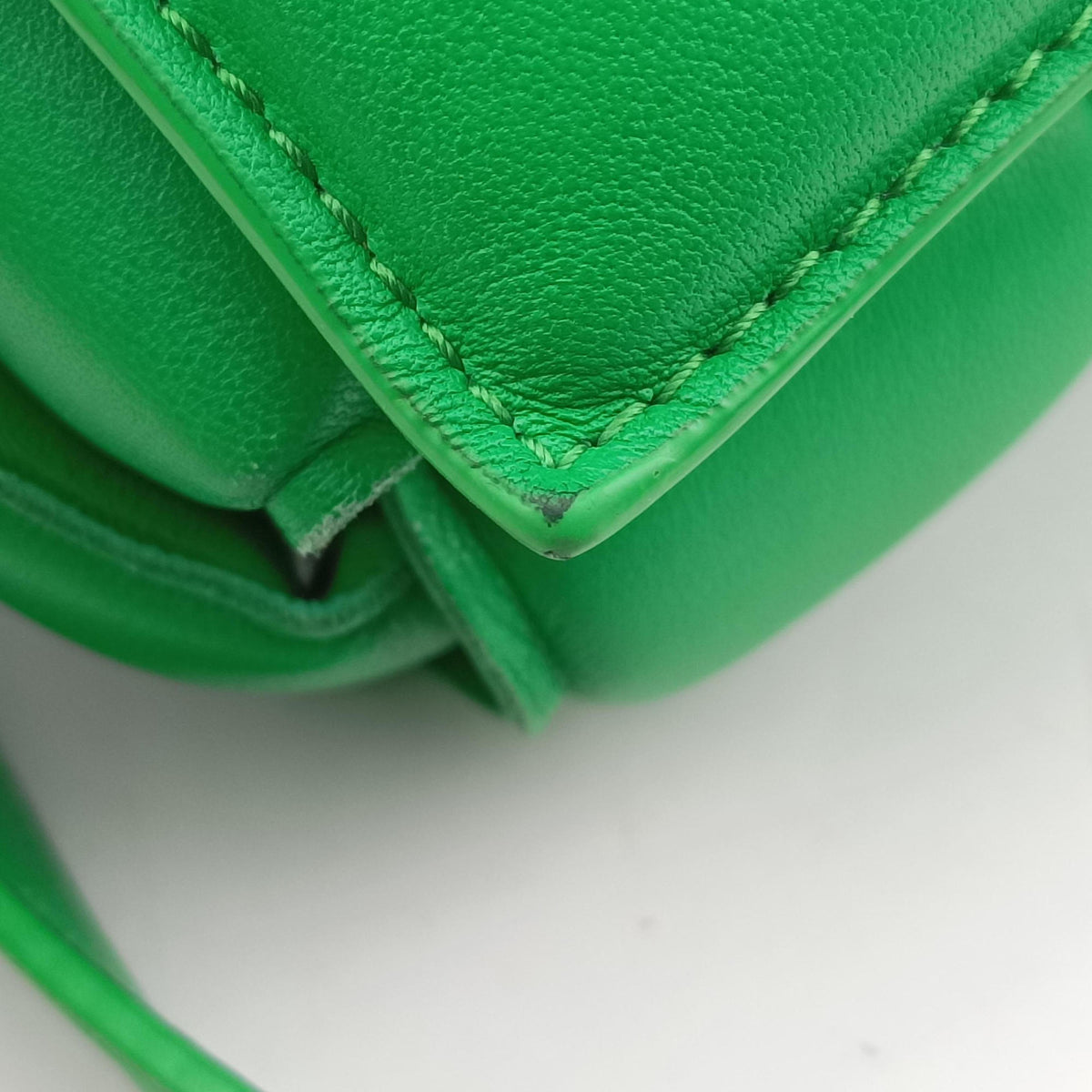 Pre-owned Bottega Veneta Padded Cassette Green lambskin  shoulderbag | stylenewstar