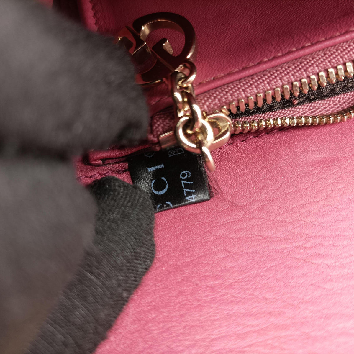 Vintage Gucci Interlocking 1973 Flap Pink Leather 277522 shoulderbag | stylenewstar