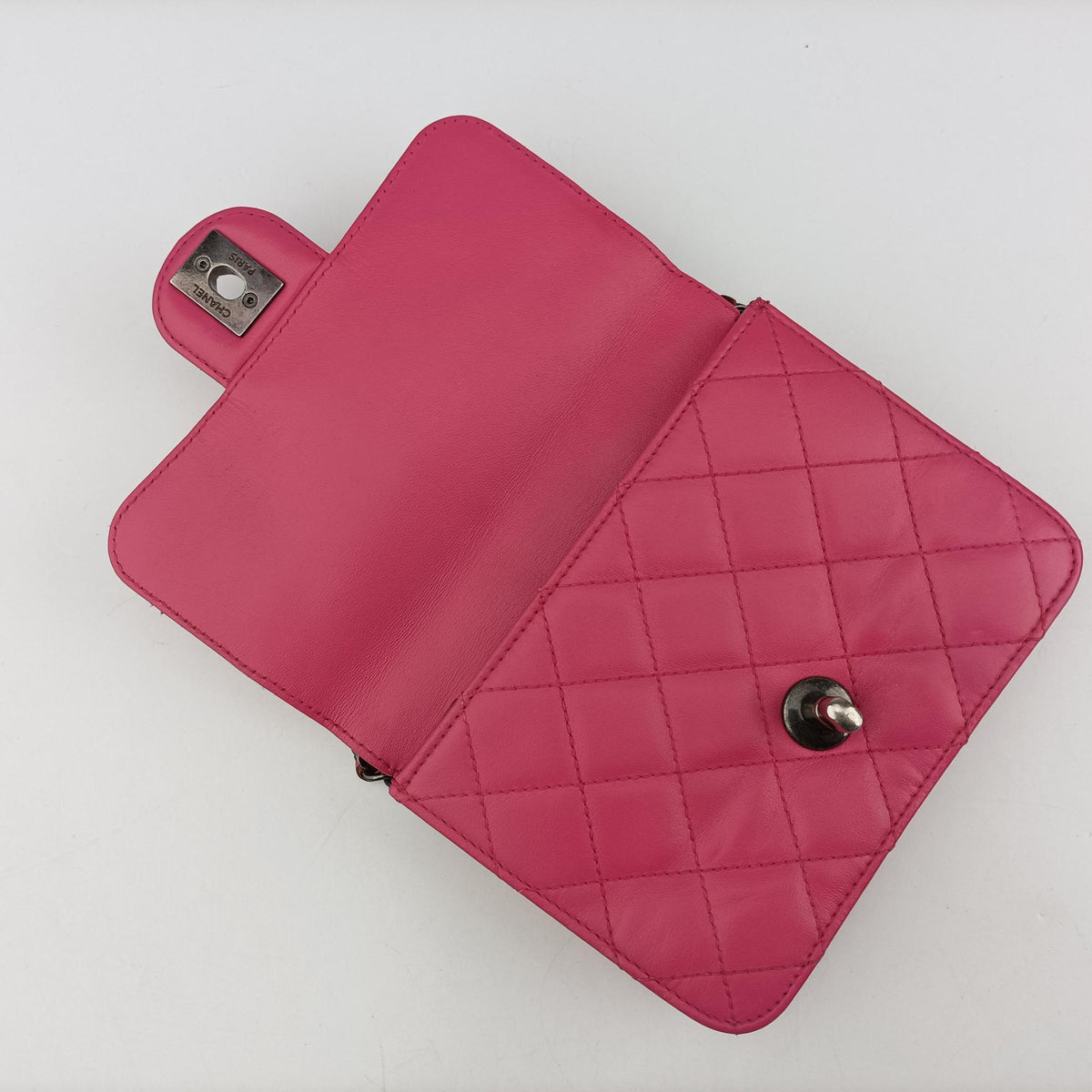 Secondhand Chanel Matelasse Pink Leather  shoulderbag | stylenewstar
