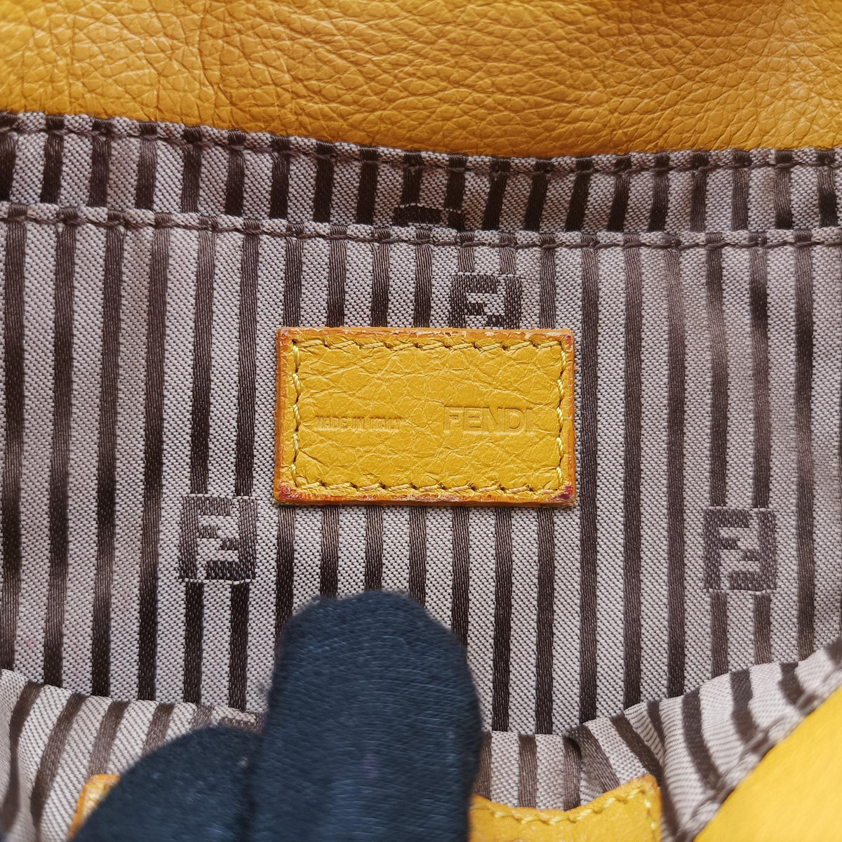 Secondhand Fendi Fendista Pochette Yellow Leather 8M0376 shoulderbag | stylenewstar