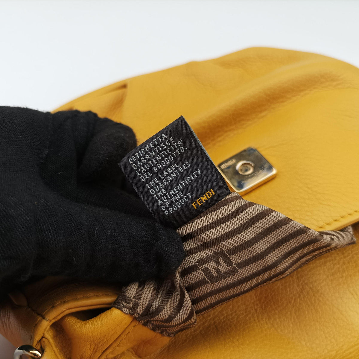 Pre-owned Fendi Fendista Pochette Yellow Leather 8M0376 shoulderbag | stylenewstar