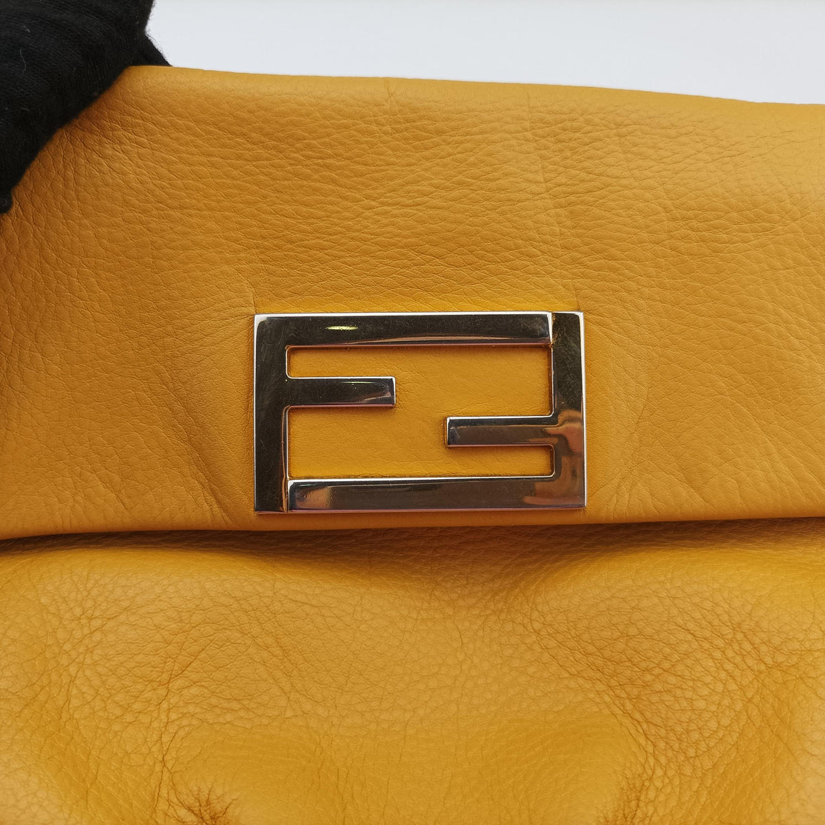 Secondhand Fendi Fendista Pochette Yellow Leather 8M0376 shoulderbag | stylenewstar
