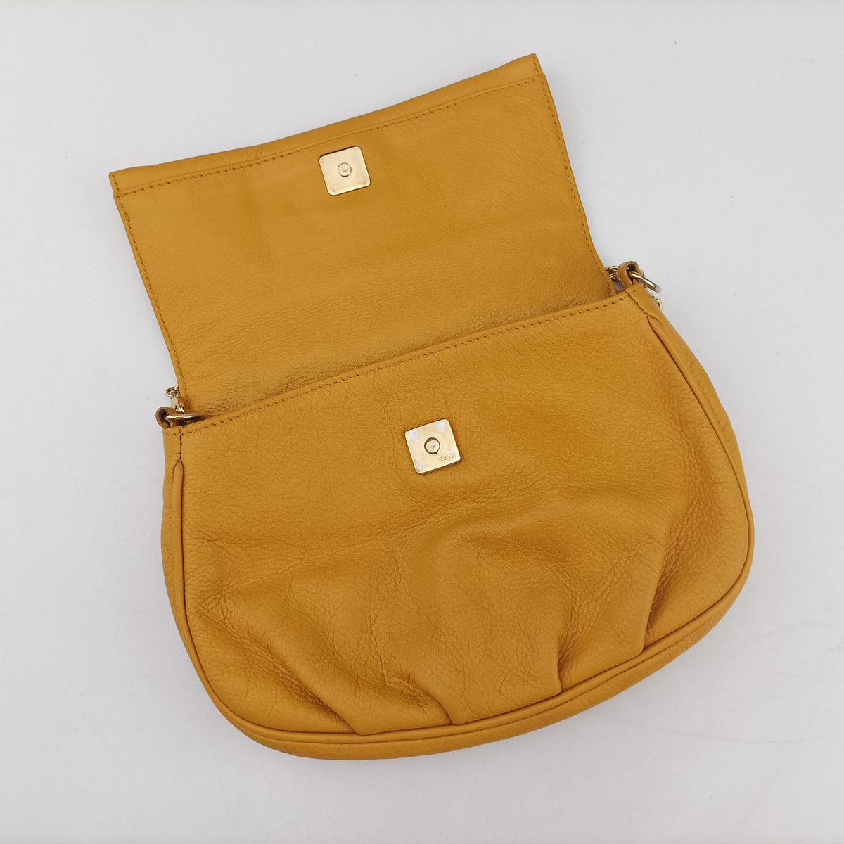 Pre-owned Fendi Fendista Pochette Yellow Leather 8M0376 shoulderbag | stylenewstar