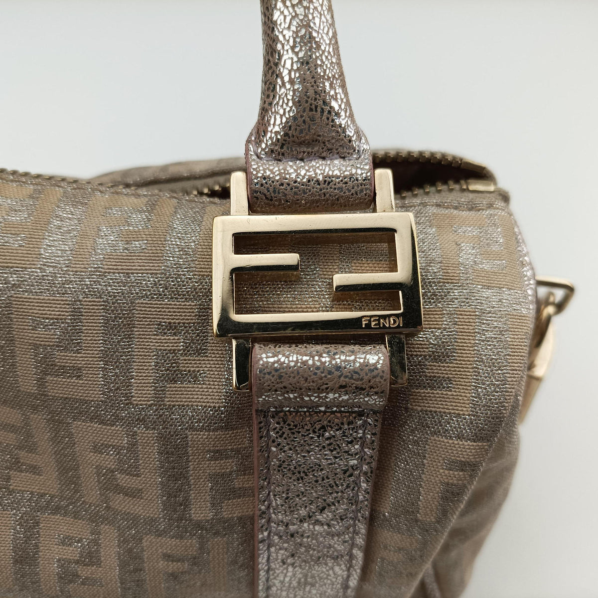 Pre-owned Fendi Zucchino Glitter Logo Pink Canvas 8BL071 handbag | stylenewstar