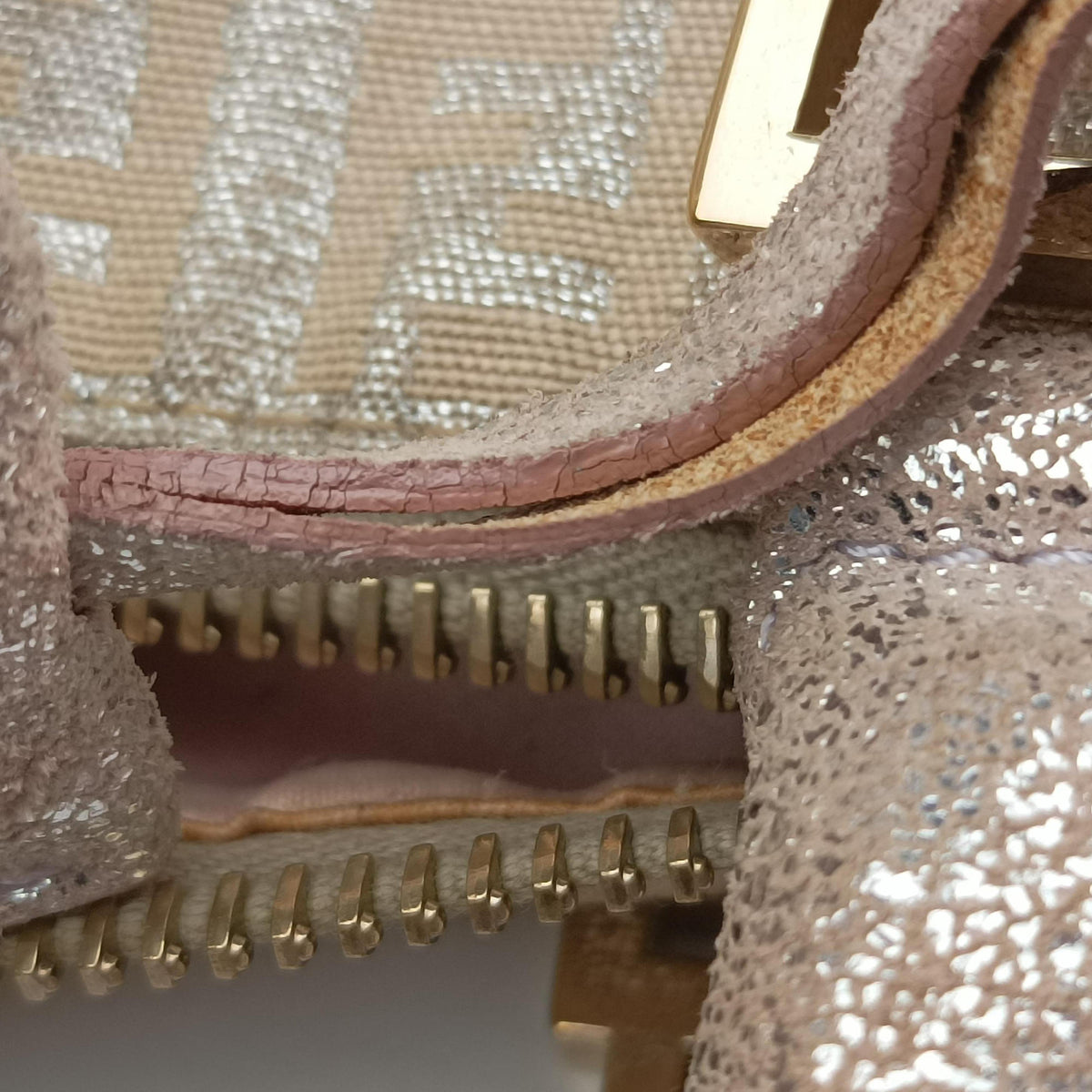 Pre-owned Fendi Zucchino Glitter Logo Pink Canvas 8BL071 handbag | stylenewstar